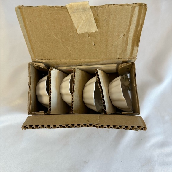 Vintage Bone China Mini Scalloped Round Place Card Holders with Flowers -4 - Picture 3 of 12